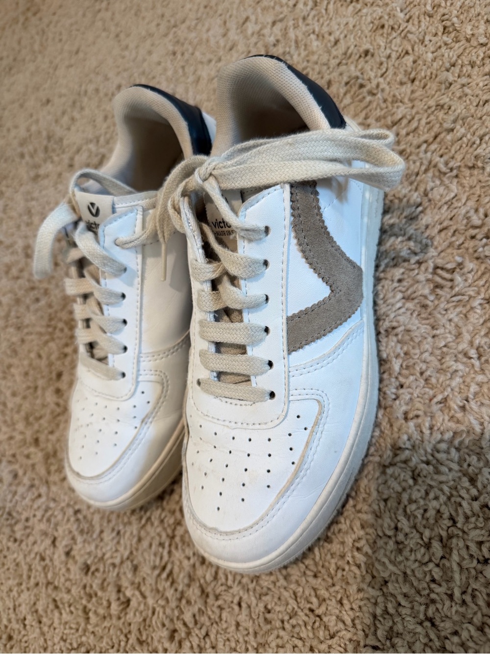 Victoria Sneakers. Size 37!